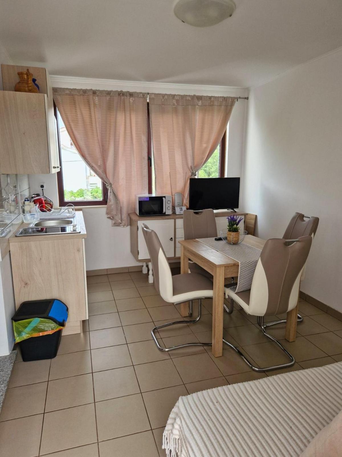 Apartman Seka Kraljevica Exterior foto